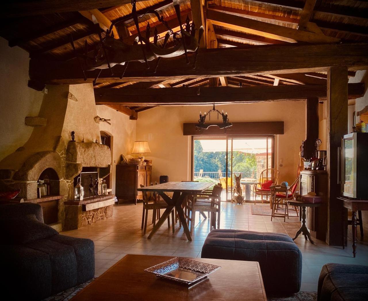 Bed and Breakfast Le Moulin Du Guy, Proche Du Puy Dufou Chanverrie Exterior foto