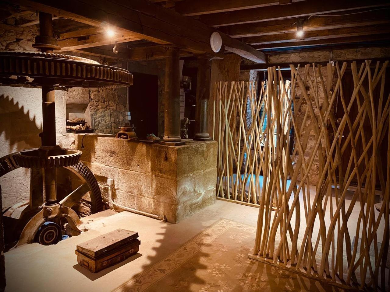 Bed and Breakfast Le Moulin Du Guy, Proche Du Puy Dufou Chanverrie Exterior foto