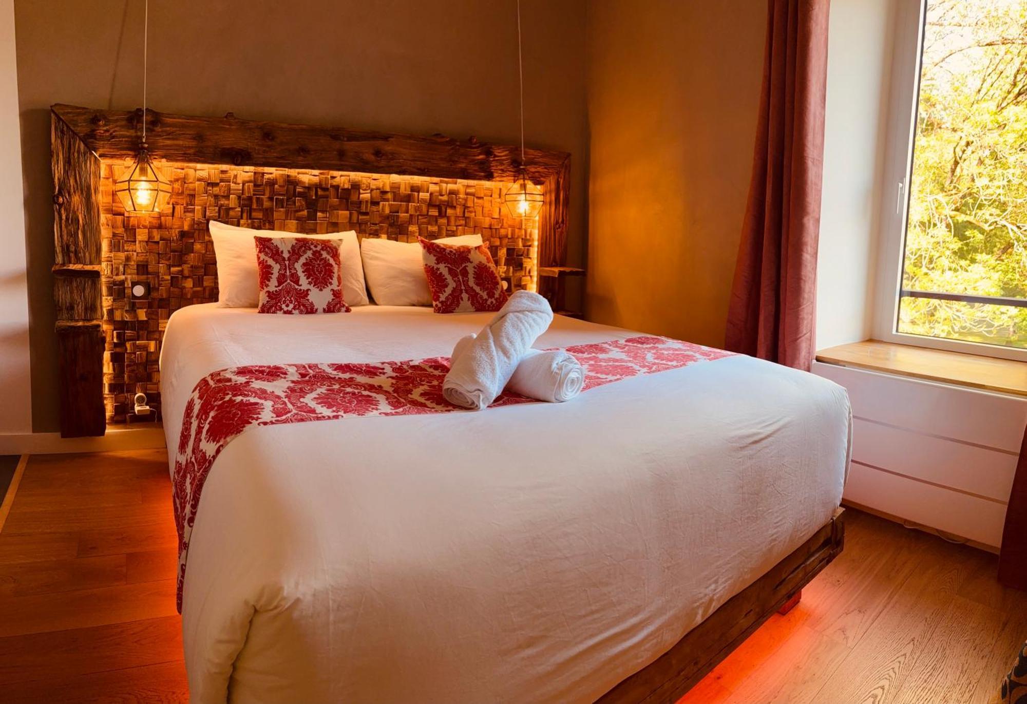 Bed and Breakfast Le Moulin Du Guy, Proche Du Puy Dufou Chanverrie Exterior foto
