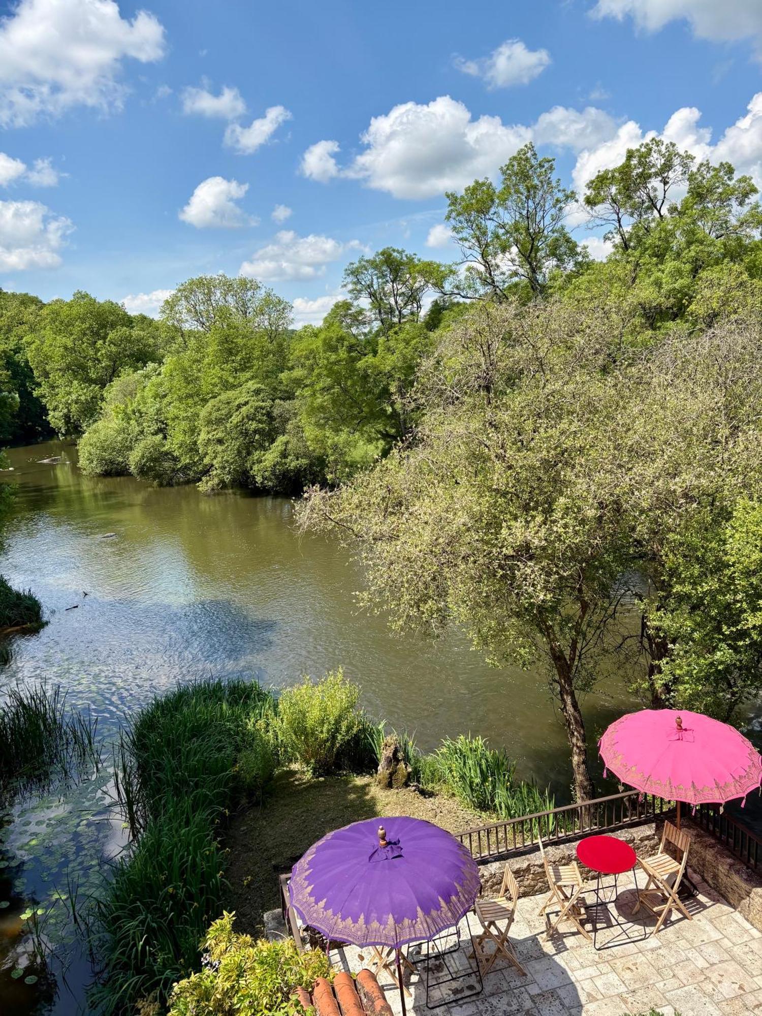 Bed and Breakfast Le Moulin Du Guy, Proche Du Puy Dufou Chanverrie Exterior foto