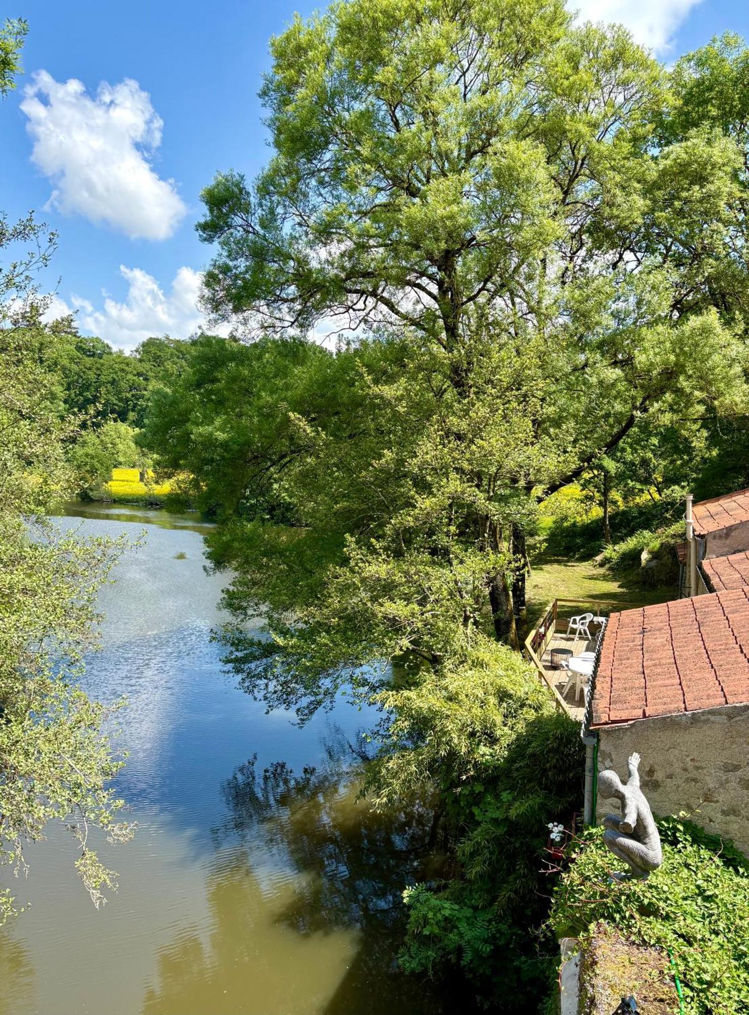 Bed and Breakfast Le Moulin Du Guy, Proche Du Puy Dufou Chanverrie Exterior foto