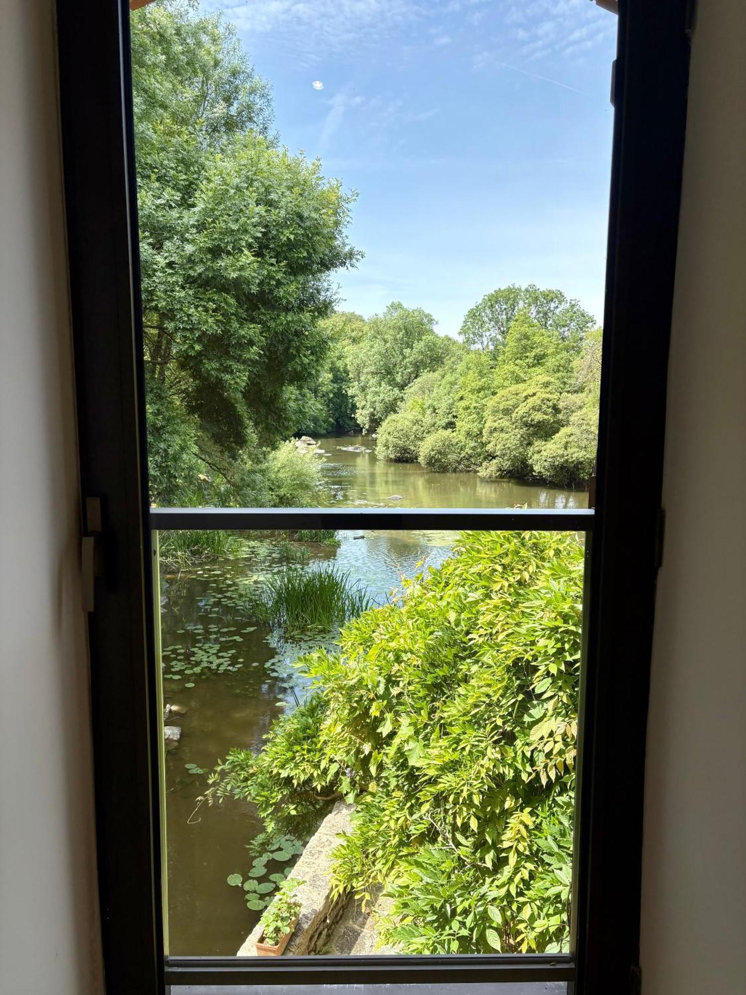 Bed and Breakfast Le Moulin Du Guy, Proche Du Puy Dufou Chanverrie Exterior foto